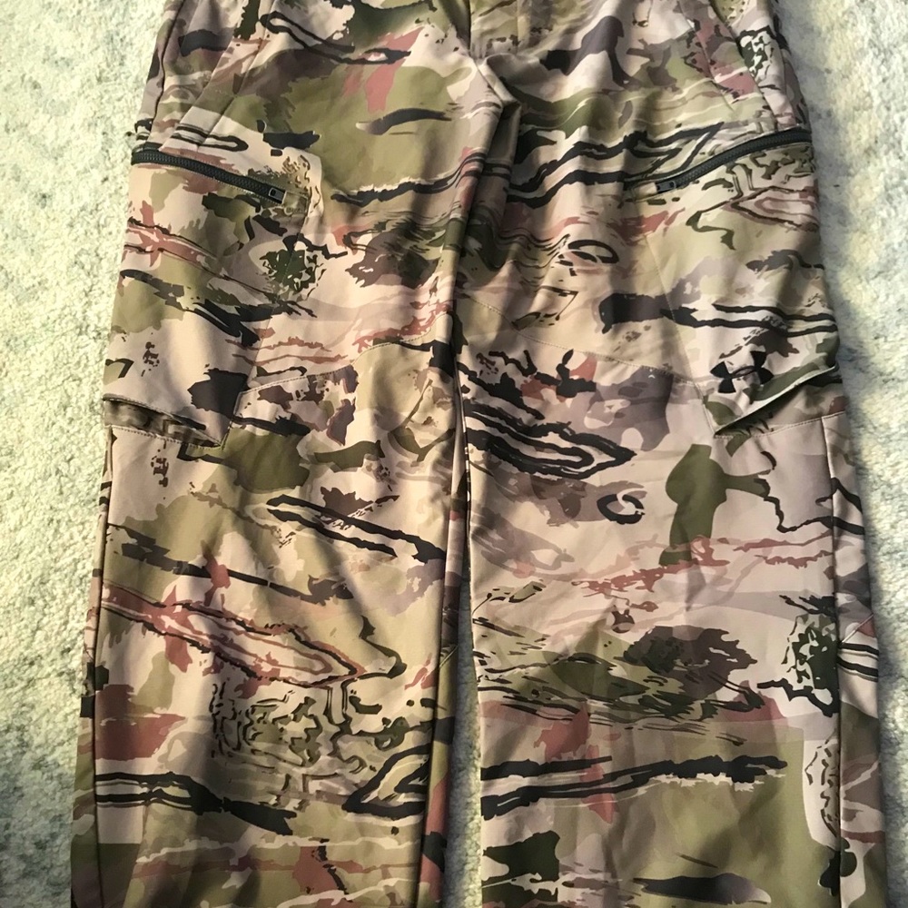 UNDER ARMOUR CAMO PANTS